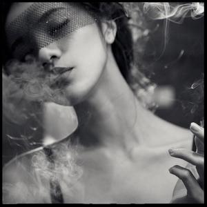 Ojos carmesí (Explicit)