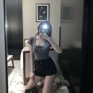 喝醉了小河边唱着歌