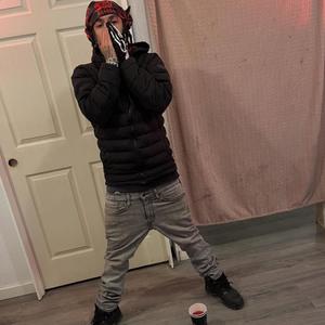 Outtatown (feat. Jugnino & Slump Audios) (Explicit)
