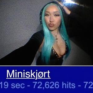 MINISKJØRT (Explicit)