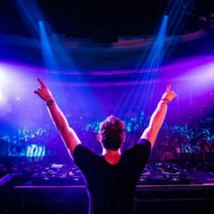 Mc筱强·【社会专供】不由自主