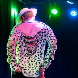 SAGE SUEDE - Lil Peach (feat. Honey-B-Sweet) (Live at Globe Hall)