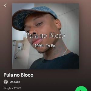 Pula no bloco