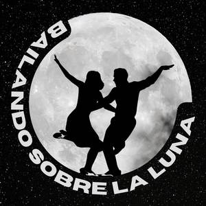 bailando sobre la luna