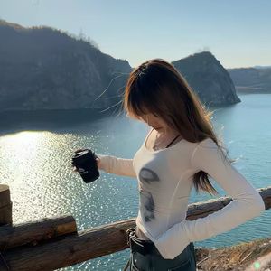 眼泪是回到过去的河流封面