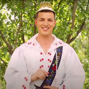 Umblă Mândra-n Butu’ meu