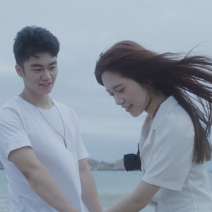 认真爱上她 (伴奏)