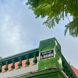 Besos (feat. Kali Ninmah)