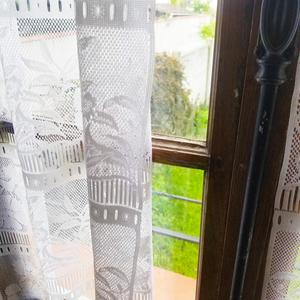 Quand tu regardes par la fenêtre et qu'il y a du soleil.(feat. Akimou)