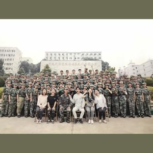 两手后背（纪念物院2018级新生军训全体教官）