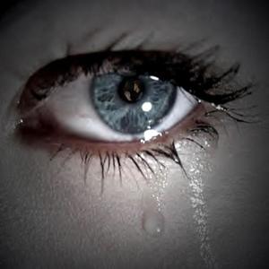 teardrops on my phone (feat. emorave)