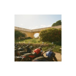 Quédate