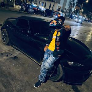 AÑO VIEJO (feat. W1NG & Maykol) (Explicit)