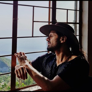 Nazro se nazre milana bhi kya hai