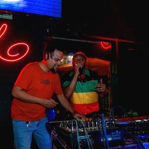 El DJ Sintetic Live Y Apache Ness Side A (Gary Rebel Remix En Vivo)