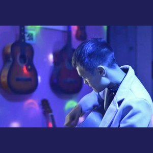 橘子树下的女孩