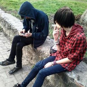 Crying (feat. horrormovies, hoshie star & od1ous) (Explicit)