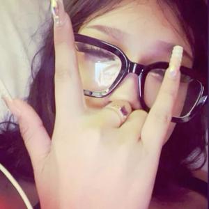 lowk fw milfs (feat. bnaxx) (Explicit)