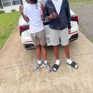 Check My Shoebox (feat. lakodax) (Explicit)