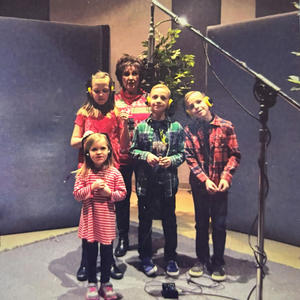 Winter Snow (feat. Clara Strange & Judy Strange)