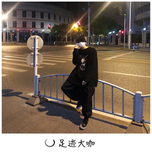 她慢慢不再是一个女孩