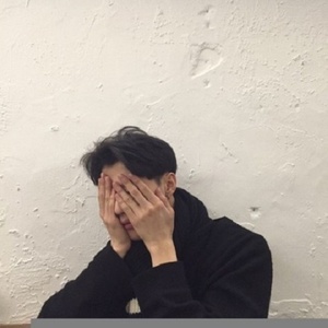 我已经习惯一个人走在街头