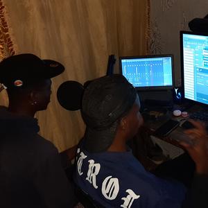 Mhaka Leyi (feat. Weezie & Crazy Bin) (Explicit)