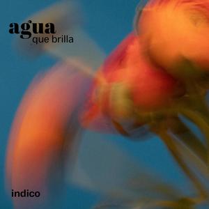 Agua que brilla