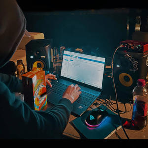 2DEEP (feat. DANKA & N8actief) (Explicit)