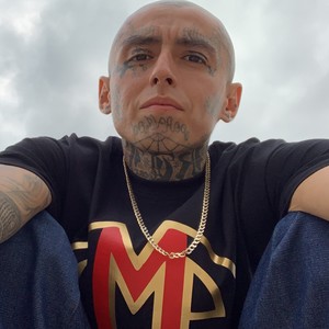 Differente Manera(feat. FM) (Explicit)