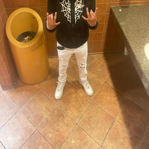 Run away (feat. Trap4x) (Explicit)