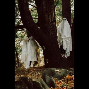 She's a Ghost (feat. Rvngkris) (Explicit)