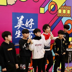 我们是小小萤火虫