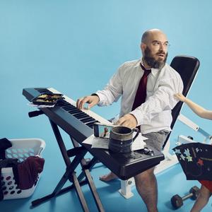 Hustle & Grind (feat. Lackhoney, Louie C Rhymes, Yung Chaiboy, Iman Europe & Domino)