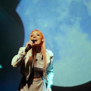 Beautiful Moon (feat. Leavenworth Village Voices) (Radio Edit)