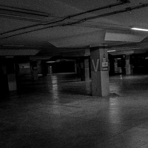 Abrí la caja y ahora mi pieza huele a ella...