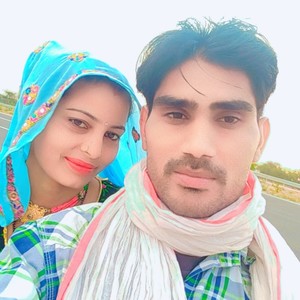 चलती गाड़ी म सु झांक पदबालो बदमाश (Rajasthani)