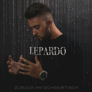 Zurück am Schreibtisch (Explicit)