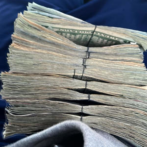 Shaking blenders (feat. Moncler, 727 Kiecey & Graceland) (Explicit)