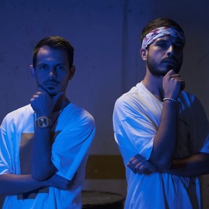 Bişey Olmaz Bize(feat. MOD.) (Explicit)