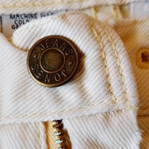 No Courtesy (feat. Ramshii)