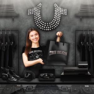 dressing room (Explicit)