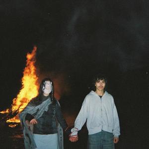 serre moi un peu plus fort