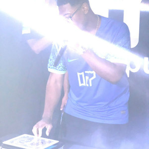 VAI TIRANDO A CALCINHA (Explicit)