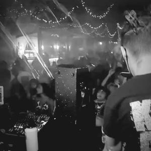 WANNA BE (feat. Fentanyl Please) (Explicit)