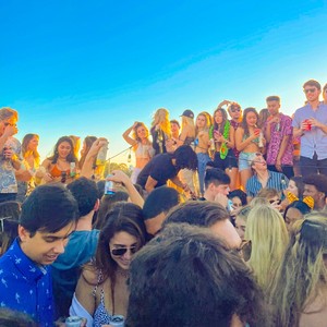 on the weekend(feat. Ren) (Explicit)