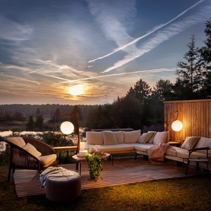 Quiet Loops Across The Floor