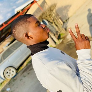 Ndithande Ndinje (feat. Sihle, Travis & uChusta)