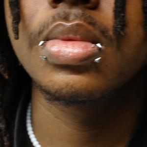 vines (feat. zombiwebz) (Explicit)