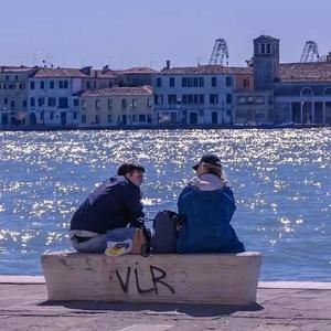 希望亲口唱给你听